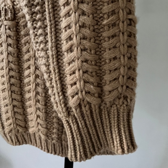 LORO PIANA 100% CASHMERE SWEATER - Picture 7 of 15